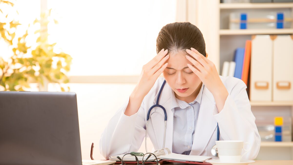 4 Burnout Symptoms in Healthcare Employees